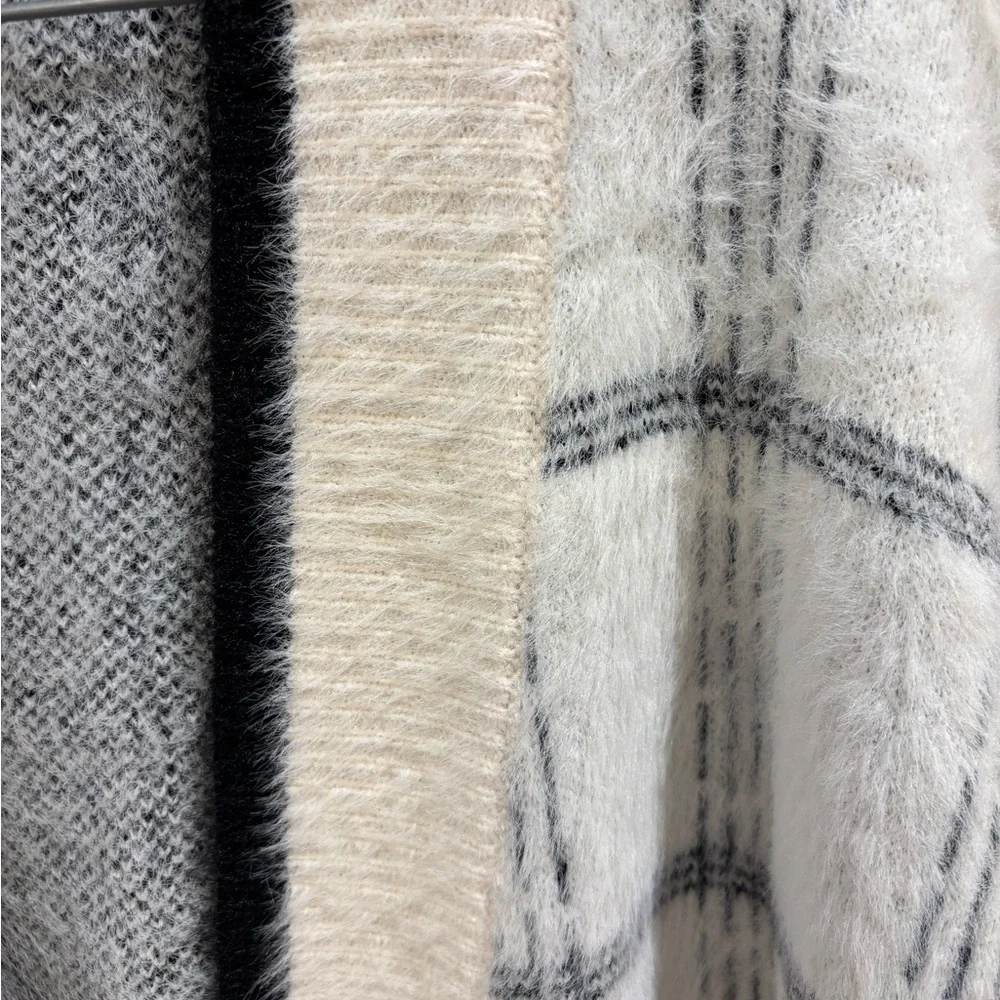 Heartloom Cream and Black Knit Cardigan - Picture 5 of 7